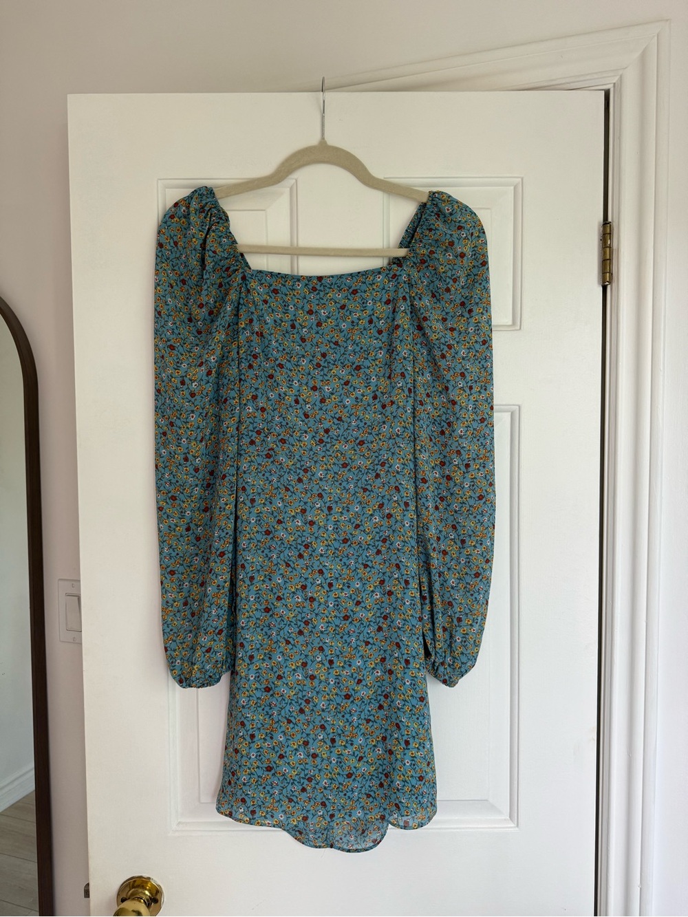 Suzy Shier Blue Floral Puff-Sleeve Mini Dress